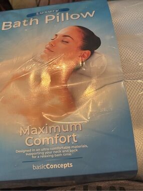 Luxury White Bath Pillow - Supportive Neck Cushion